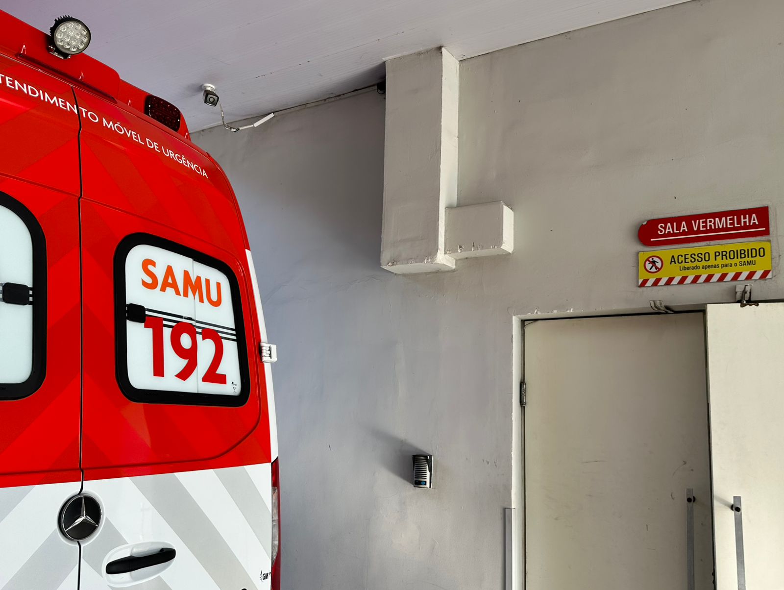 Tentativa de feminicídio deixa mulher gravemente ferida em Divinópolis