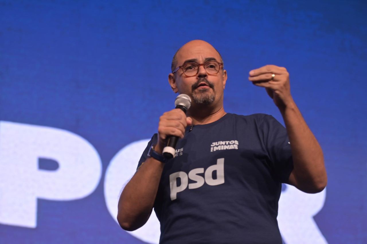 Com apoio de Zema, Mateus Simões oficializa entrada no PSD e mira 2026