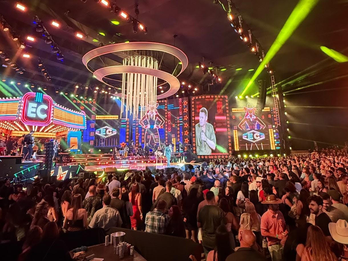 Emoção e grandiosidade marcam a gravação do DVD “Minha História” de Eduardo Costa, em Divinópolis