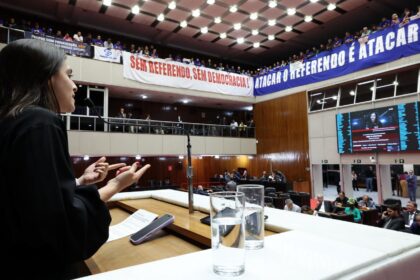 Lohanna França lança abaixo-assinado contra PEC do Cala-Boca e defende direito do povo decidir sobre a Copasa