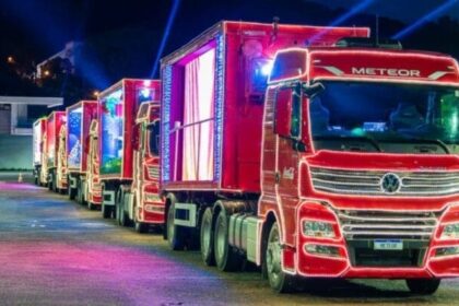 Divinópolis Caravana de Natal da Coca-Cola encerra roteiro mineiro na cidade com magia, luzes e inclusão