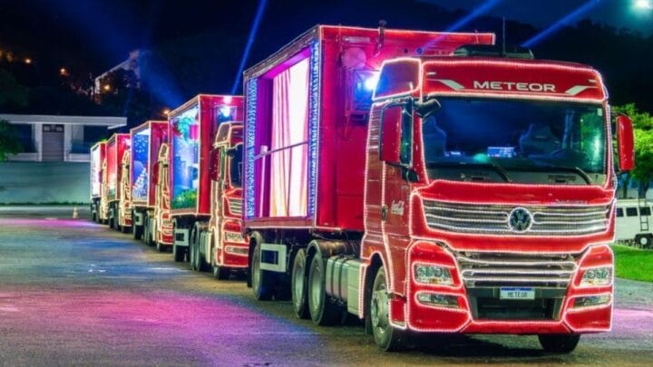 Divinópolis Caravana de Natal da Coca-Cola encerra roteiro mineiro na cidade com magia, luzes e inclusão