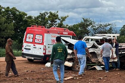 Acidente deixa jovem preso às ferragens na MG-164 em Martinho Campos
