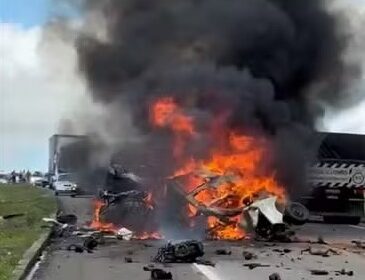 Acidente na BR-101 deixa 11 mortos na divisa da Bahia com o Espírito Santo