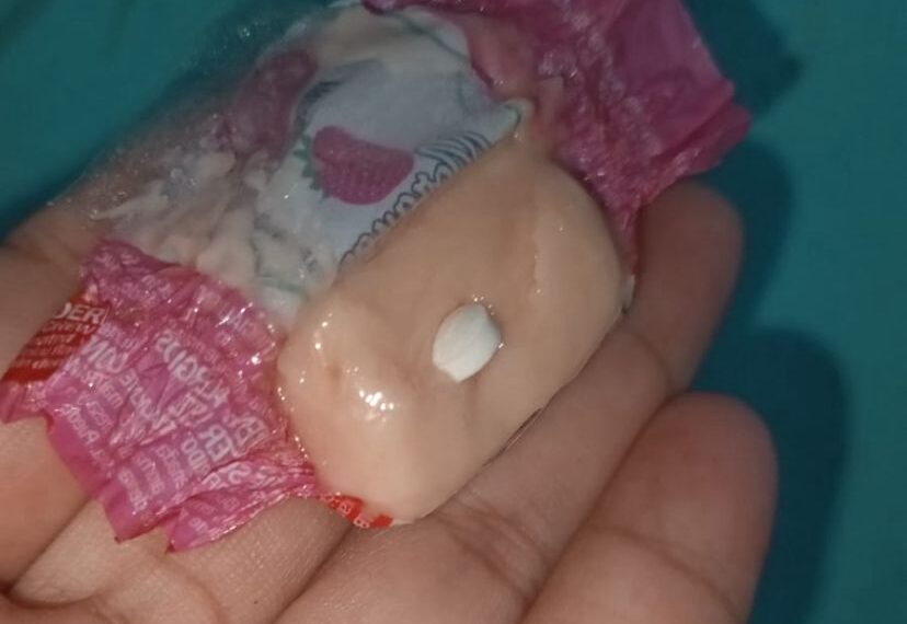 Áudio Criança passa mal após comer bala distribuída por pessoas fantasiadas de Papai Noel em praça de São Gonçalo do Pará