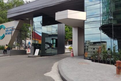 Complexo de Saúde São João de Deus traz informações técnicas e responde a questionamentos sobre leitos vazios, em Divinópolis