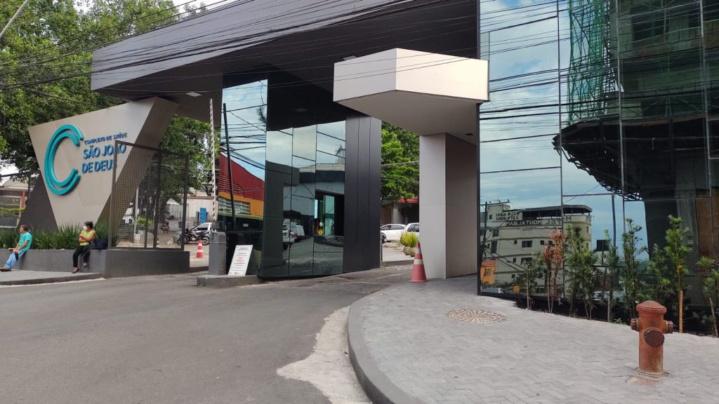 Complexo de Saúde São João de Deus traz informações técnicas e responde a questionamentos sobre leitos vazios, em Divinópolis