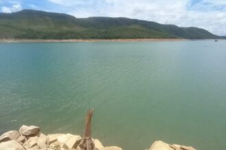 Homem de Divinópolis desaparece após barco virar no Rio Grande; Bombeiros retomam buscas