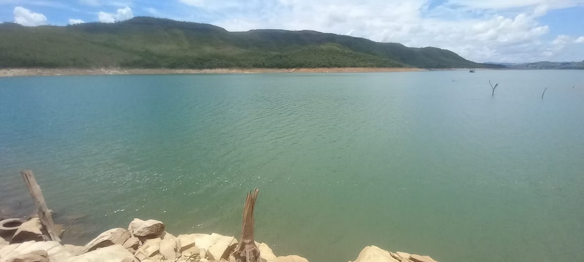 Homem de Divinópolis desaparece após barco virar no Rio Grande; Bombeiros retomam buscas