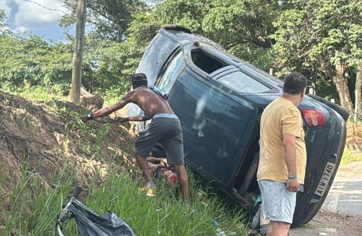 Homem morre após capotamento de carro na entrada do bairro Jardinópolis, em Divinópolis