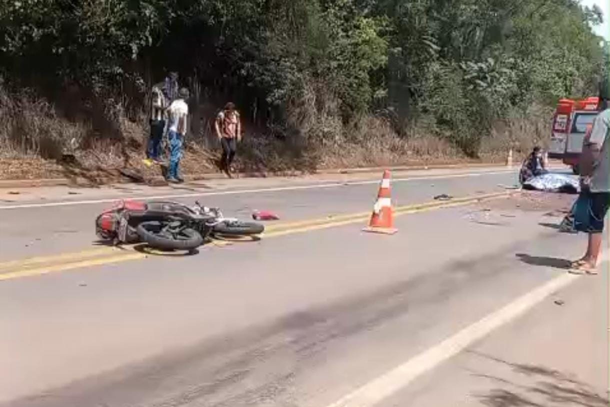 Motociclista morre em grave colisão com carreta na MG-431, em Itaúna