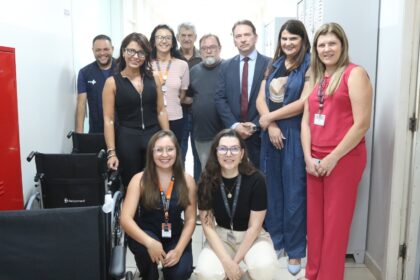 UPA Divinópolis recebe 20 cadeiras de rodas do TJMG e fortalece atendimento aos pacientes