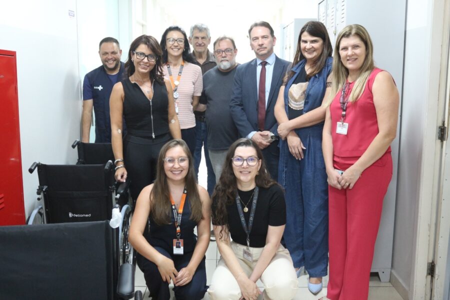 UPA Divinópolis recebe 20 cadeiras de rodas do TJMG e fortalece atendimento aos pacientes