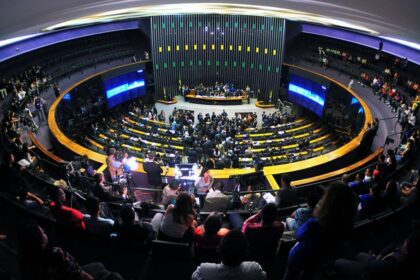 Concurso da Câmara dos Deputados abre inscrições com salários que chegam a R$ 30,8 mil
