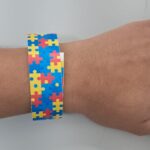 UPA de Divinópolis implanta pulseira para identificar pacientes com autismo
