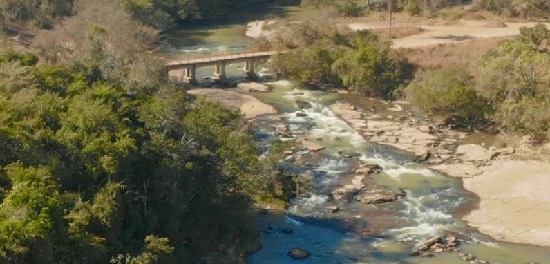 Bombeiros retomam buscas por homem desaparecido após afogamento em Marilândia