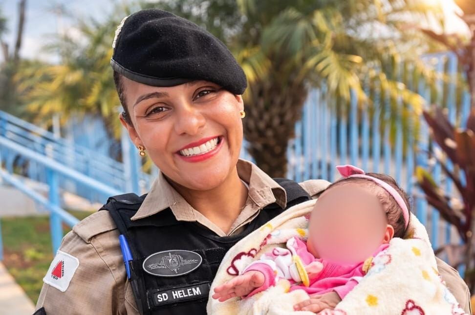 Gesto de humanidade Policial militar amamenta bebê de um mês abandonado em mata de Ibirité