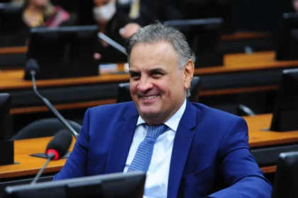 O Retorno do Aécio Neves Pode a nostalgia do Choque de Gestão vencer os extremos em 2026