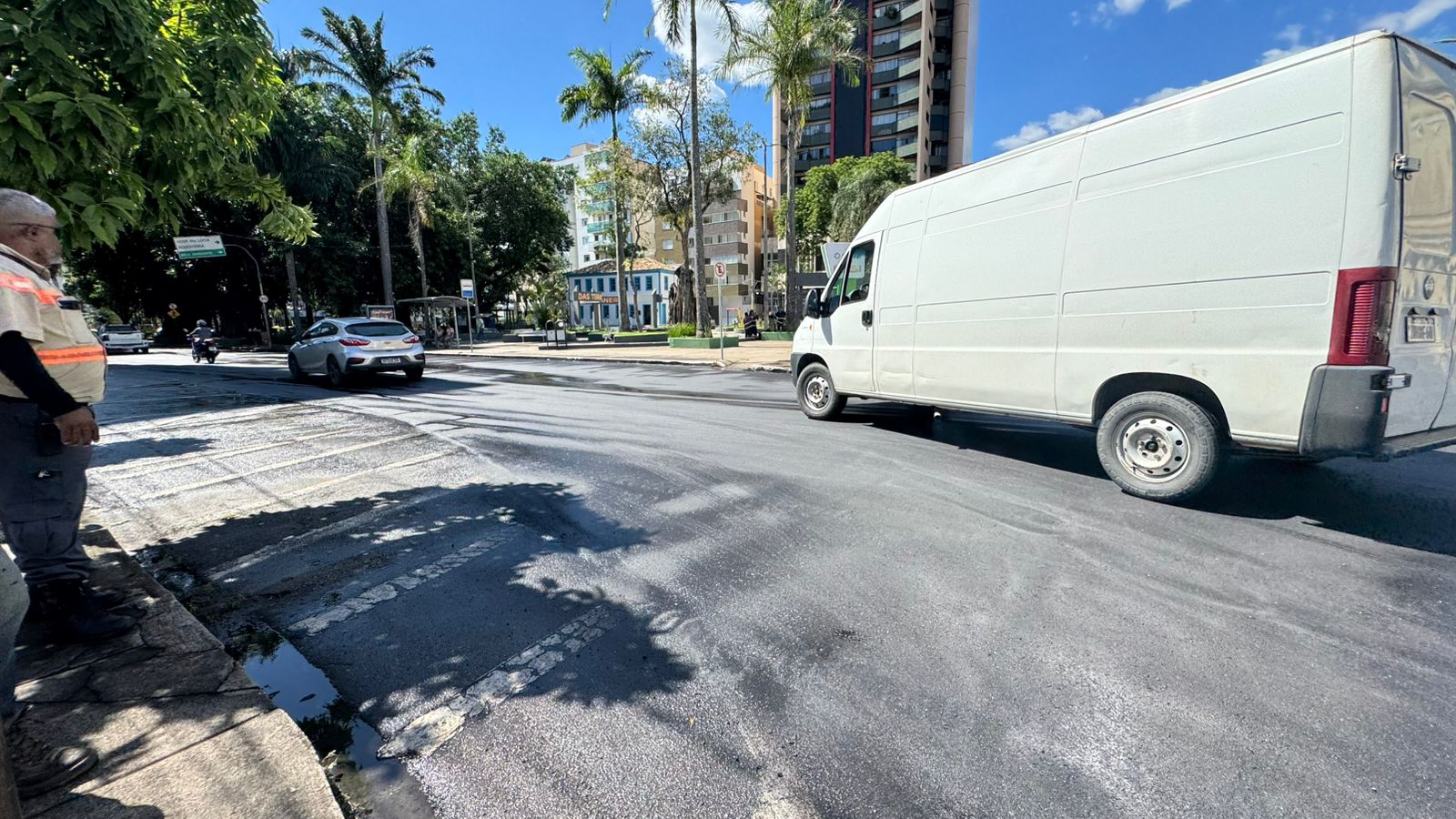 Visão de Longo Prazo Modernização asfáltica na Praça da Catedral garante segurança e estabilidade viária para a próxima década