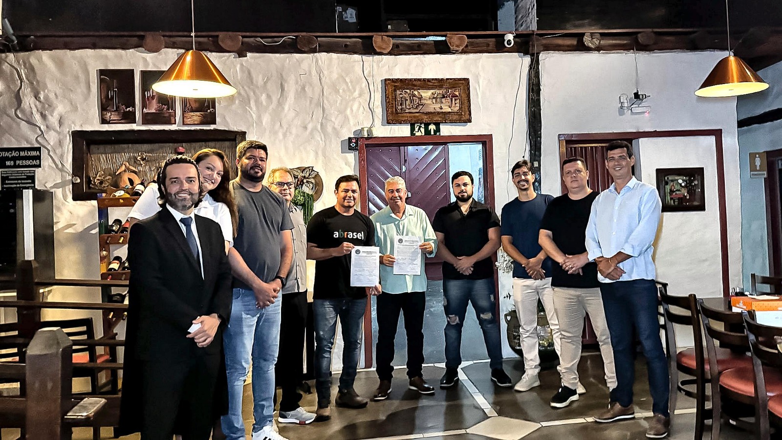 Abrasel e Sindhorb formalizam união institucional para fortalecer setor de bares e restaurantes no Centro-Oeste de Minas