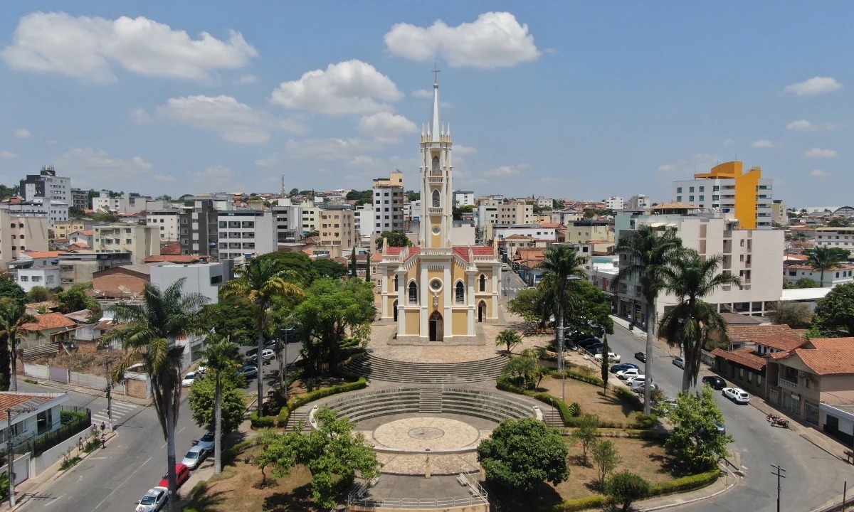 Exclusivo Investigado por estupro de vulnerável morre após se lançar de prédio durante prisão, Carmo do Cajuru