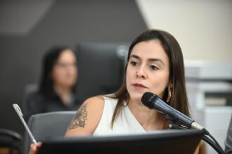 Acessibilidade em Debate Deputada Lohanna França convoca audiência após homem surdo ter atendimento negado em Minas