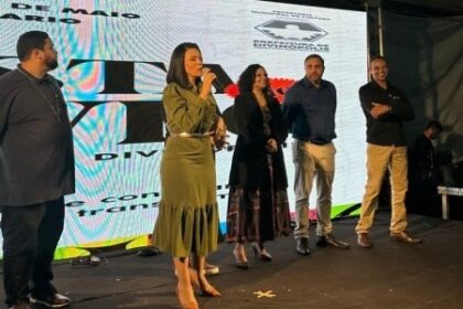 Festa do Livro começa em Divinópolis com incentivo à leitura e alerta sobre excesso de telas nas crianças