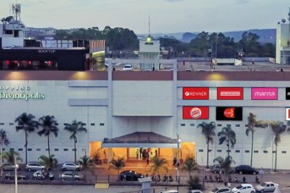 Falta de banheiro familiar no Shopping Pátio Divinópolis gera revolta e constrangimento para pais