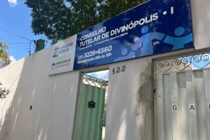 Denúncia Conselho Tutelar, Divinópolis Conselho Tutelar, Abuso de Autoridade ECA, Vitor Costa PT, SEMDS Divinópolis, Direitos da Mãe, Documento de Cartório Menor, Isolamento de Adolescente, Fabrício Salvino, Portal Centro-Oeste Notícias.