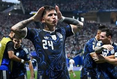 Com show de garra e Messi decisivo, Argentina elimina a Inglaterra e está na final