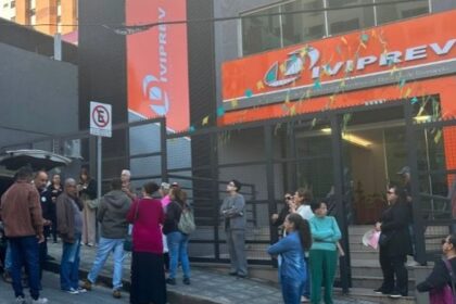 Greve esvaziada: 86% dos médicos trabalham e 14 escolas retomam aulas em Divinópolis