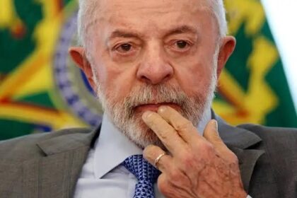 Covardia e falta de caráter A covardia de Lula ao fugir do debate e a atitude do PT para esconder o candidato