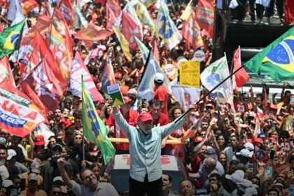 Histórico Lula supera oposição, garante novo mandato e chega a 4 vitórias